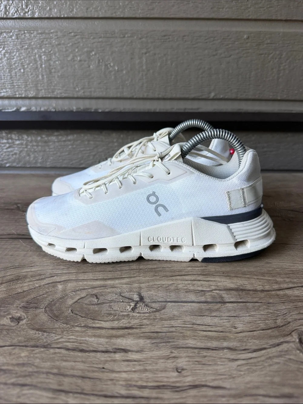 ON Cloudflow Women’s  White Cloudtec Running Shoes  Size W 6.5